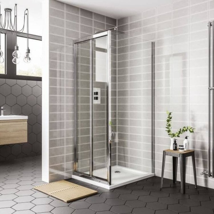 Essential Spring2 900mm Bifold Shower Door